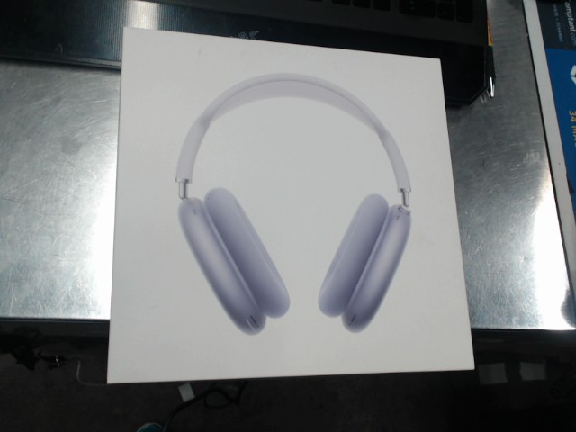 Airpods max 2 in box