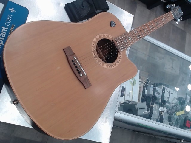 Guitare electro-acoustique+case
