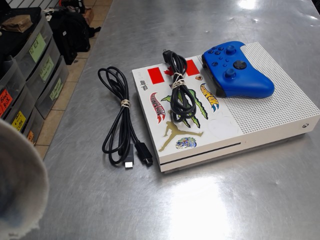Xbox one s 1to avec manette et fils