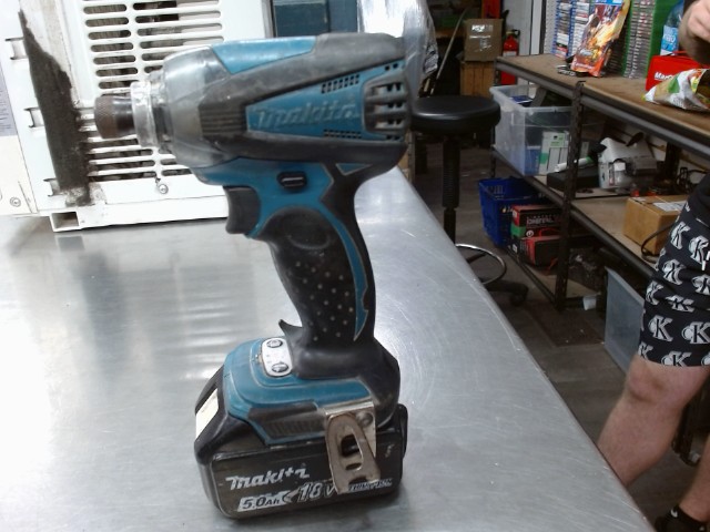 Drill makita avec batterie 5ah