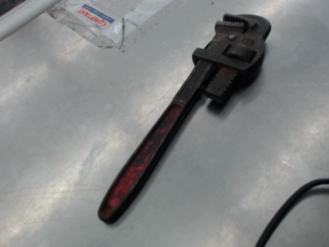 Pipe wrench