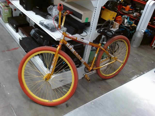 Snafu kinkbmx jaune avec roues rouge