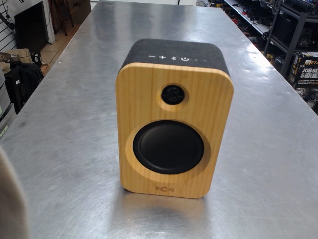Speaker bluetooth
