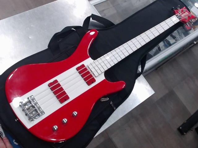 Basse 4 cordes rally red + softcase