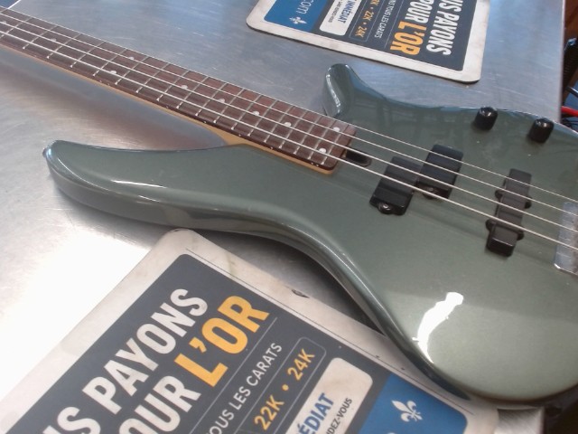 Bass yamaha rbx270