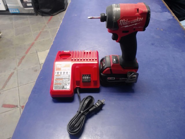 Visseuse impact +pile 5ah +chargeur