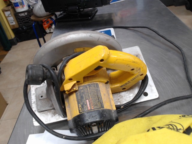 Corded dewalt circular saw