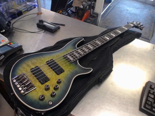 Bass schecter diamond series verte+etui