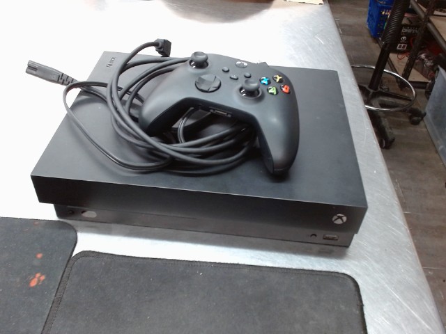 Xbox one x avec fil et manette