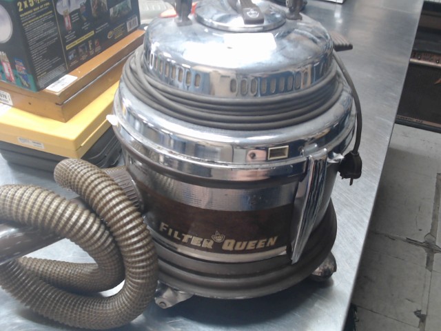 Aspirateur avec accessoire