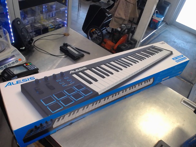 Alesis v61 usb-midi keyboard en boite