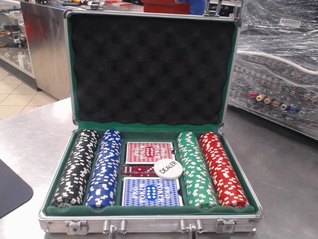 Jeu de poker de base avec valise