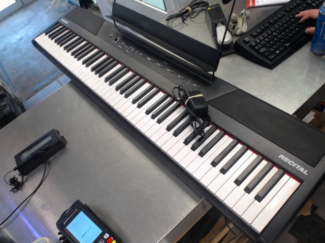 Synthetiseur 88 touches alesis recital