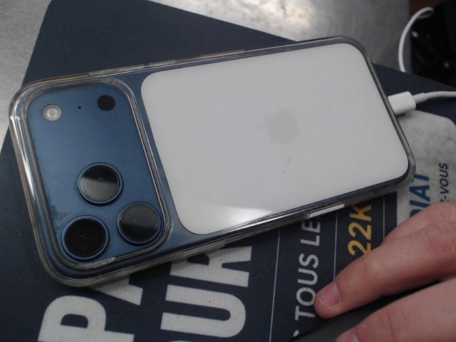 Cellulaire 17 pro max e-sim seulement
