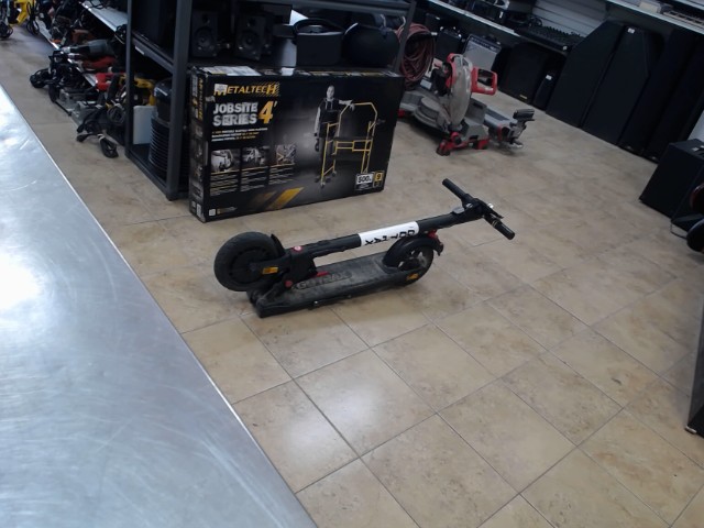 Trottinette electrique + acc ms