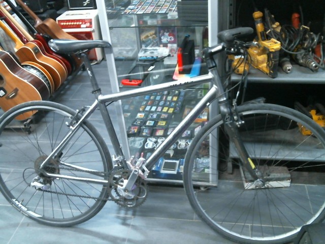 Velo de route gris