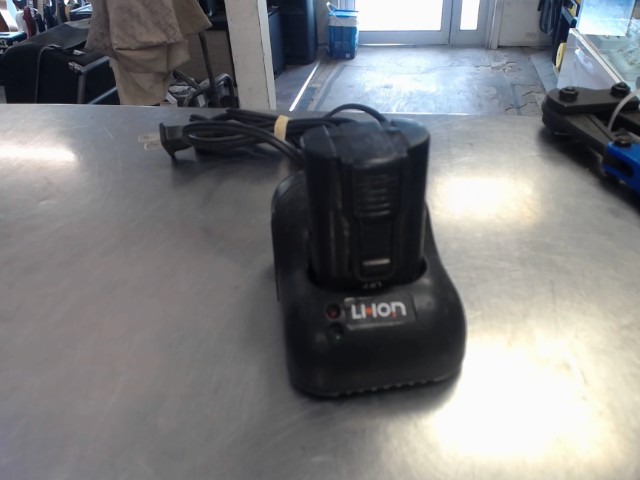 Paslode charger and batterie
