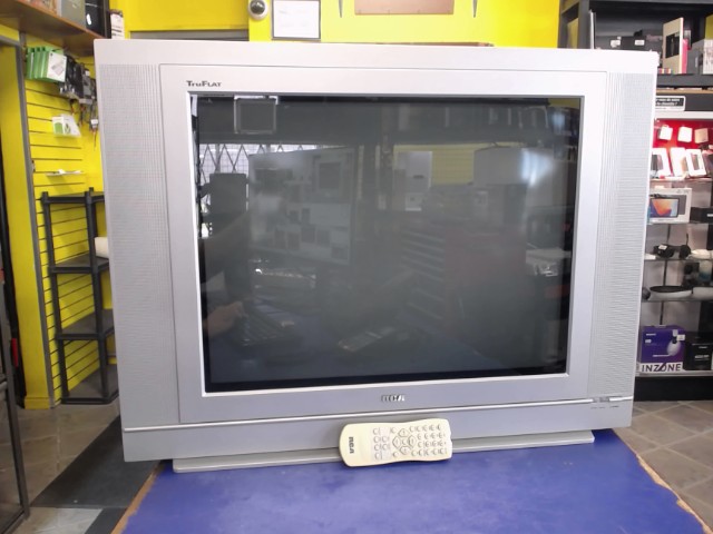 Televiseur cathodique truflat + manette