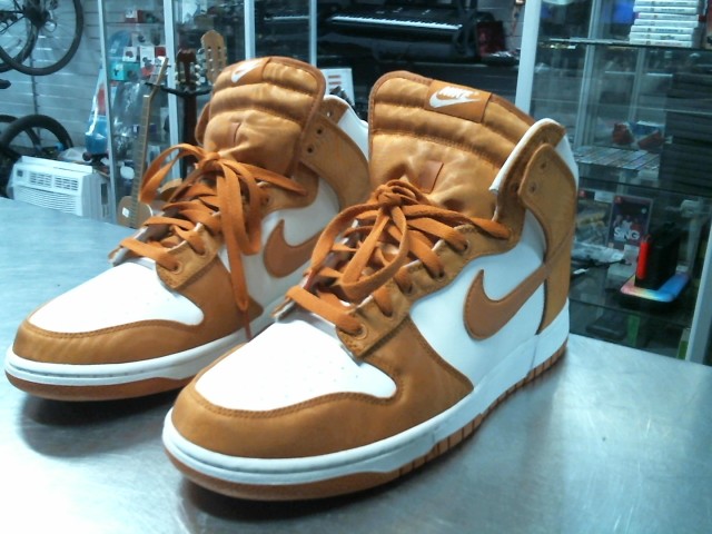 Nike dunk beige et blanc sans boite