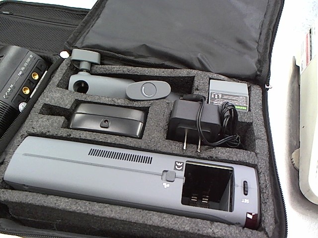 Neewer q3 200w portable strobe light