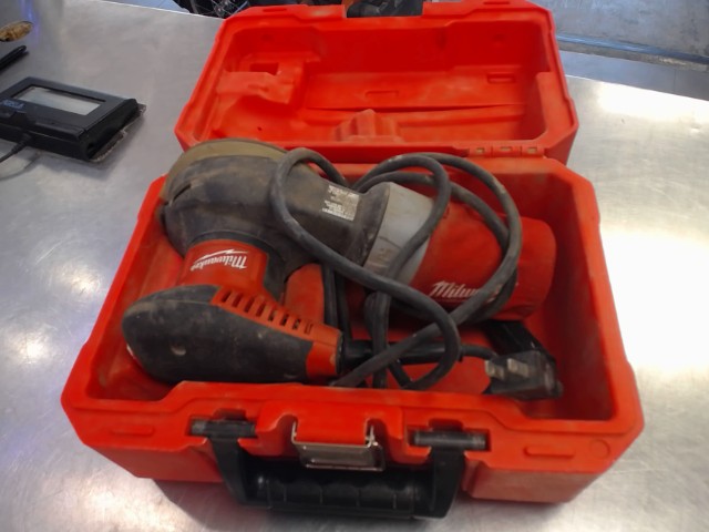 Milwaukee palm sander a fil dcase