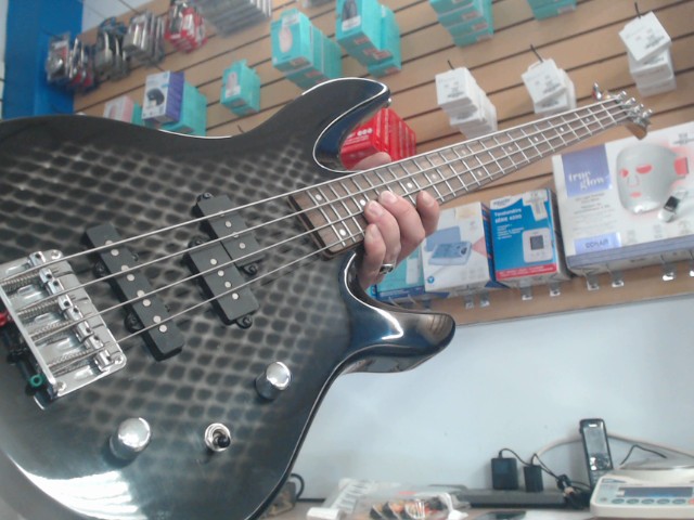 Pj bass korea 4string 94 av case