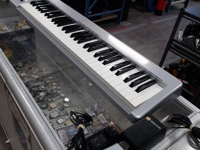 Synthetiseur 61touche+acc+power