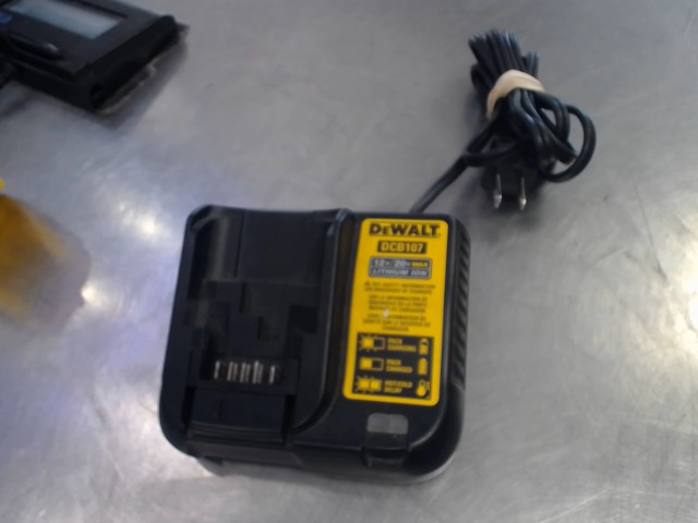 Charger dewalt dbc107