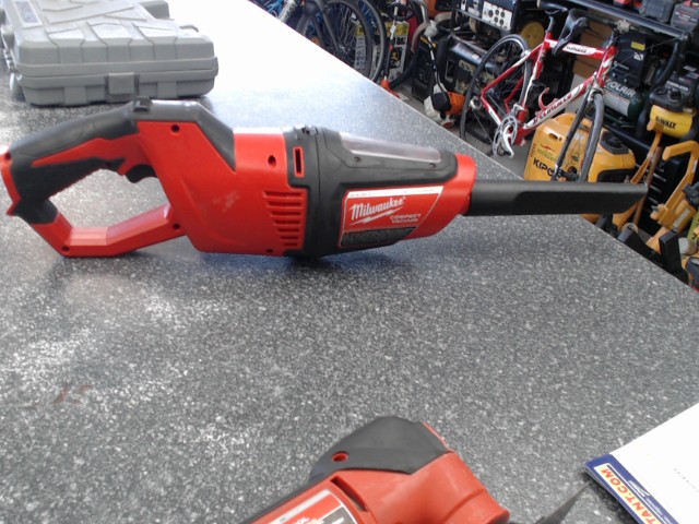 Milwaukee m12 12v compact vacuum