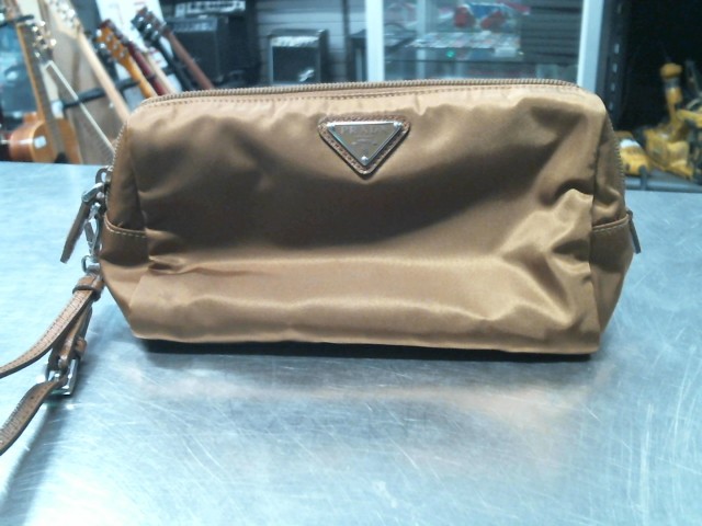 Medium re-nylon pouch