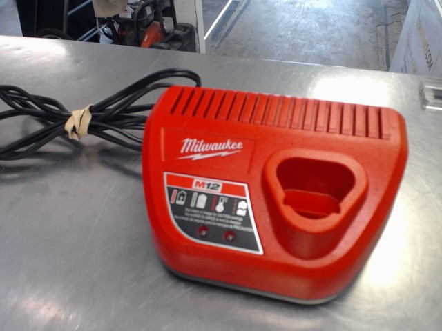 Chargeur milwaukee