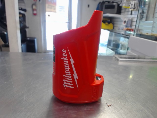 Compact charger milwaukee