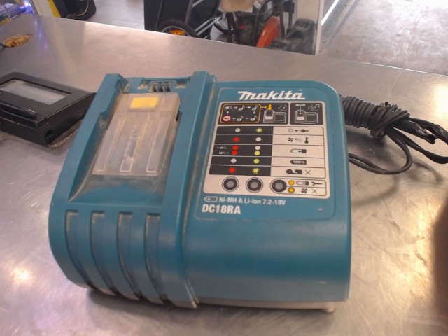 Chargeur makita 18v