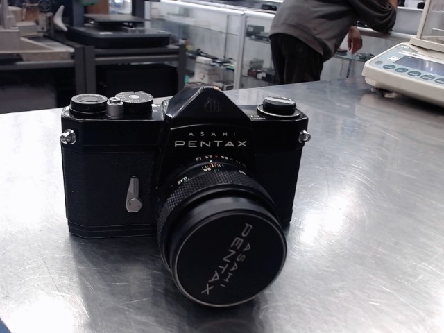 Camera 35mm slr + lens 1:1.8