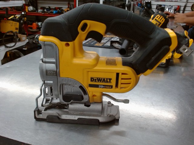 Scie sauteuse dewalt tres propres