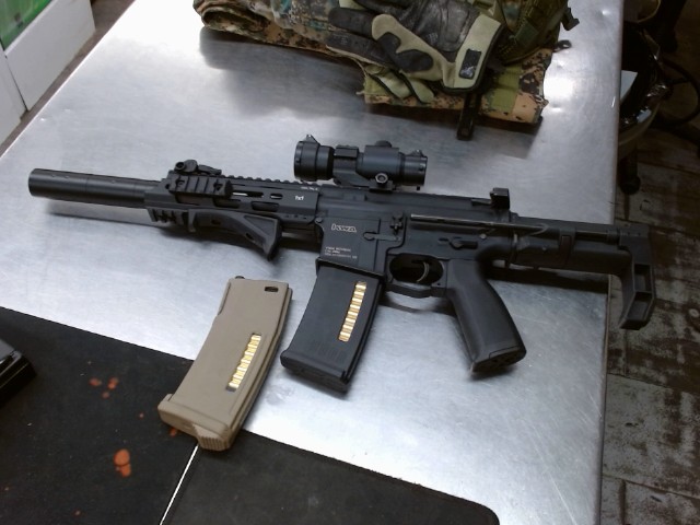 Gun airsoft kwa vm4 ronin 2 chargeur