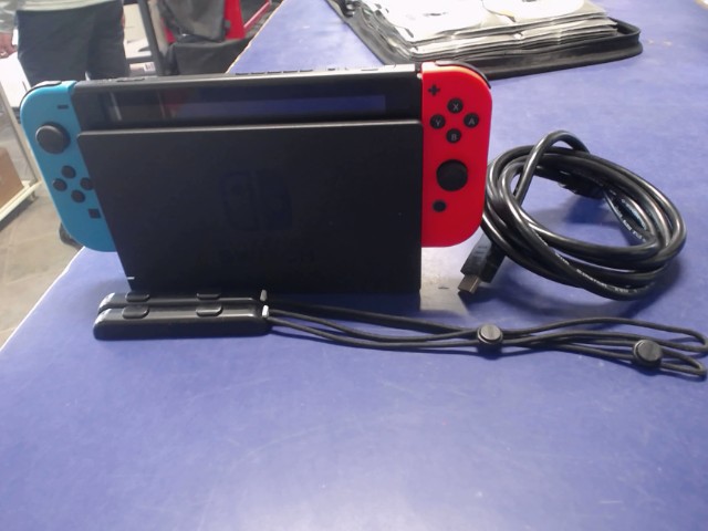 Console +accessoires pas support joycons