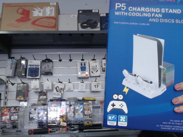 Charging stand with cooling fan