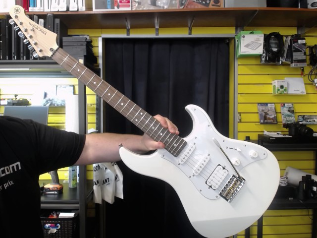 Guitare electrique pratiquement neuve
