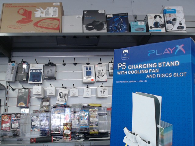 Charging stand with cooling fan