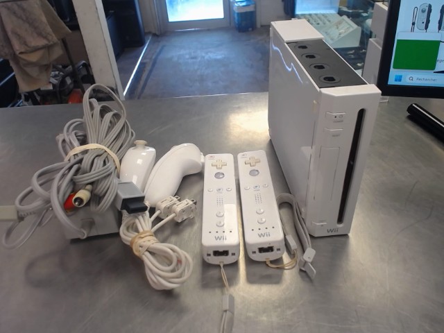 Nintendo wii avec 2 manettes nocapteur