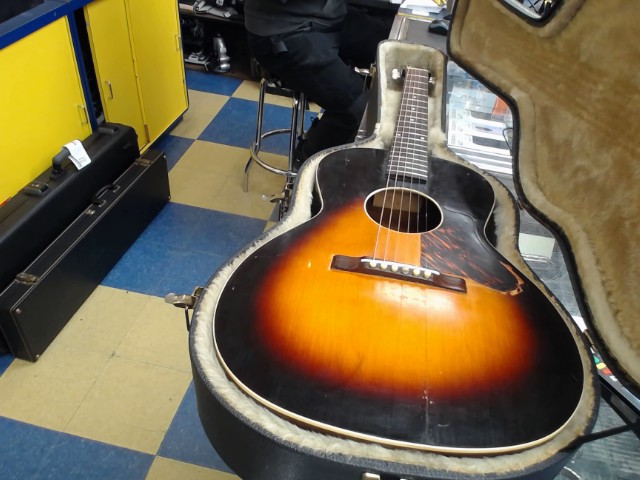 Guitare acoustic pre gibson 1936