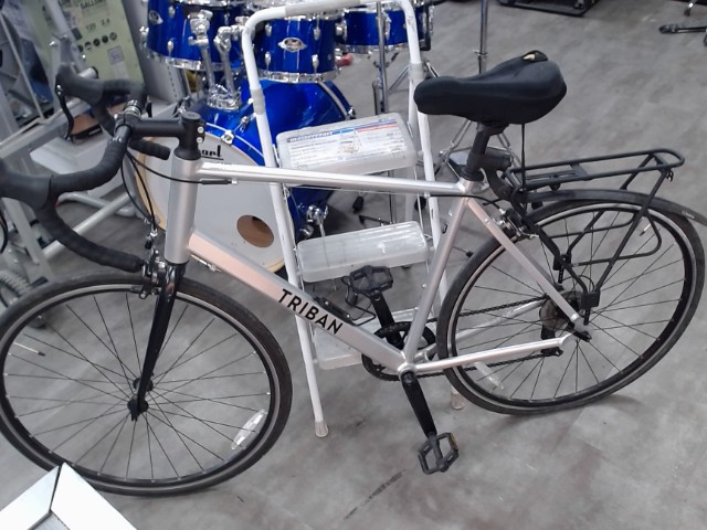 Velo route gris flat en arriere