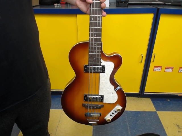 Bass 4 cordes made in germany
