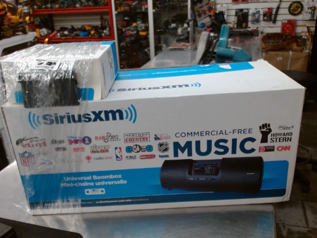 Boombox universelle dans boite
