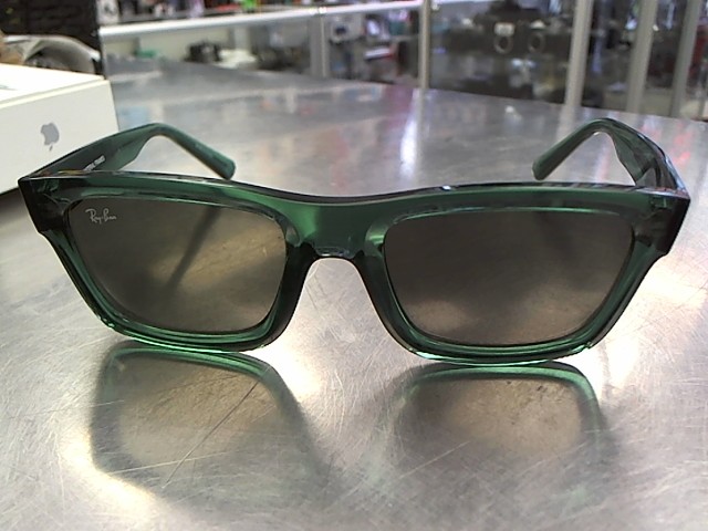 Lunette ray ban verte rb4396