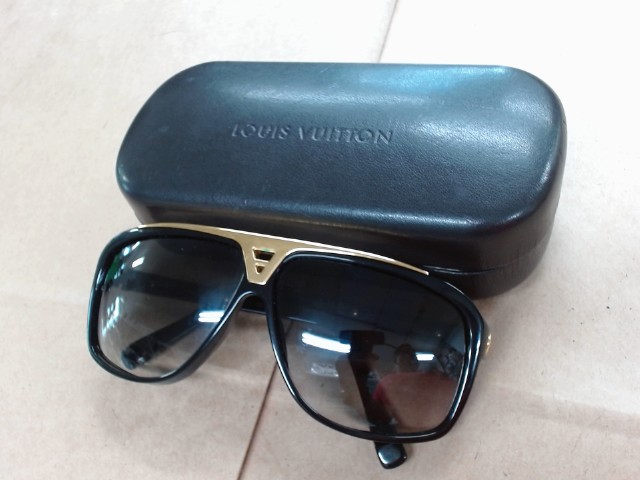 Lunette soleil avec case
