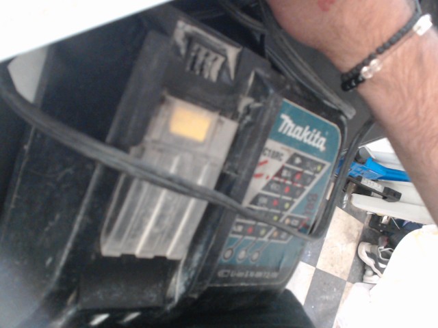 Chargeur makita