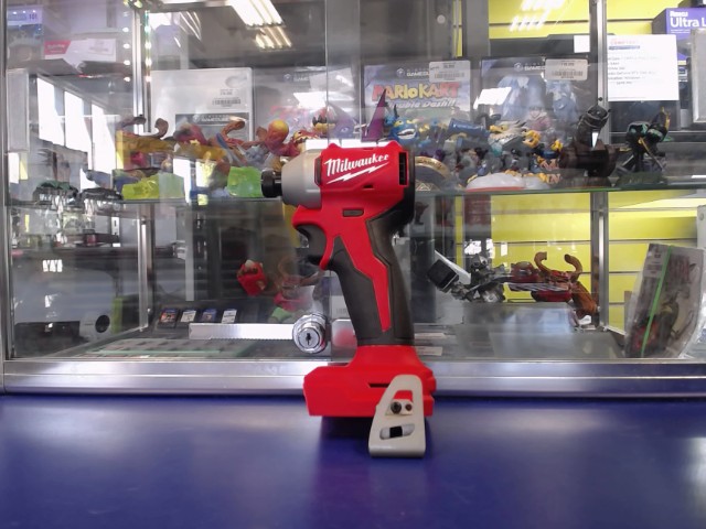 Visseuse impact sans balai 18v
