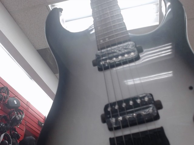 Guitare electrique de debutant
